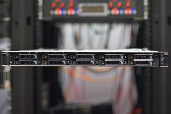 R6525 server Dell front