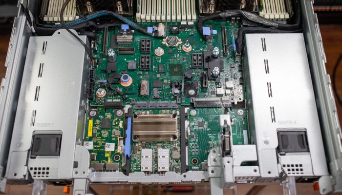 StorageReview Dell PowerEdge R7625