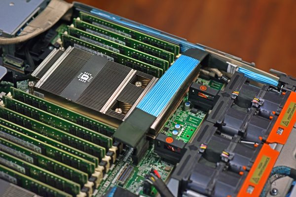 R6525 server Dell inside