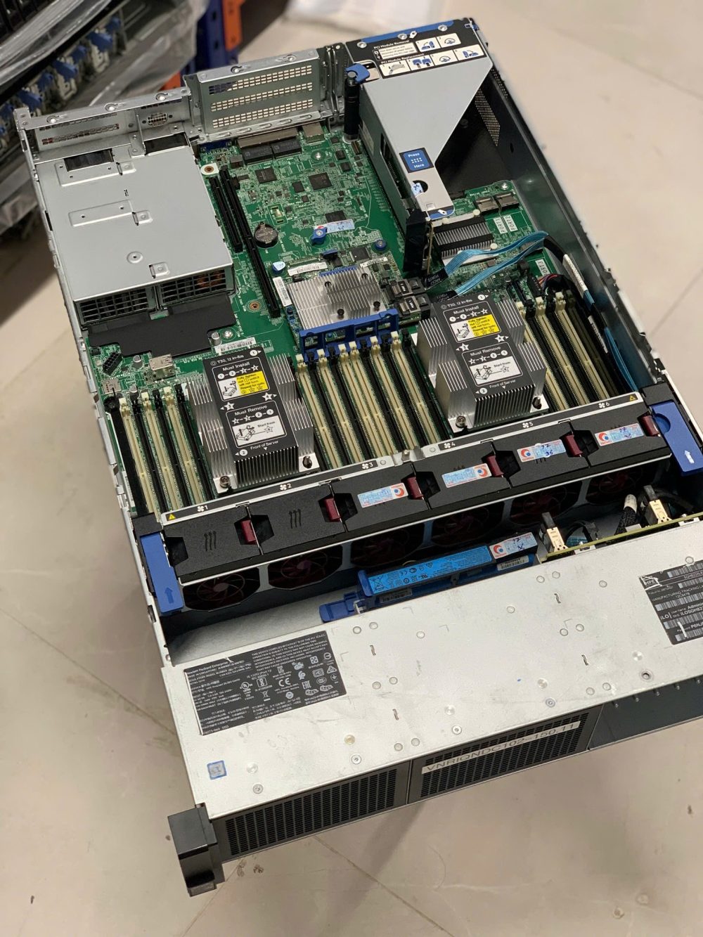 HPE ProLiant DL380 Gen10 Plus 8LFF – 8 x 3.5 INCH
